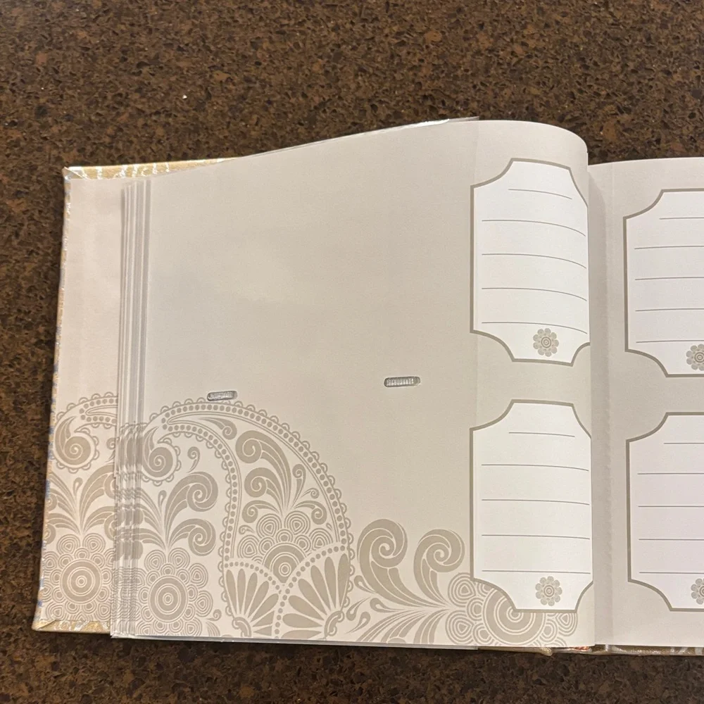 💛🩶NEW🩶💛Cynthia Rowley Elegant Gold and‎ Silver Photo Album